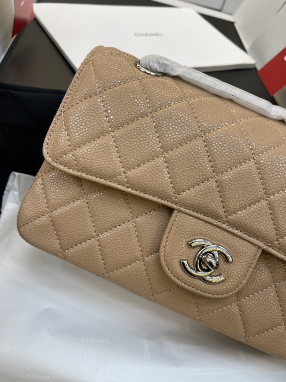 Túi xách Chanel Super Classic Medium Khóa Bạc Màu Nâu Da Hạt Size 23cm